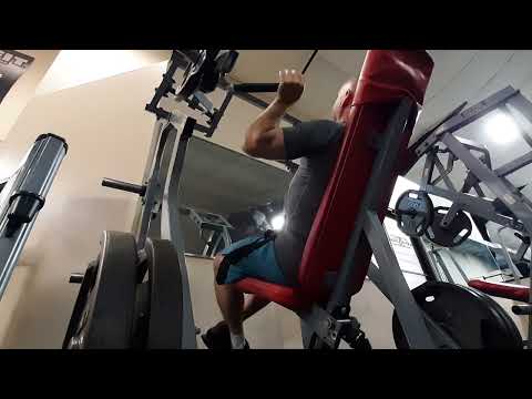 Hammer Strength ISO-LATERAL shoulder press w/25 lbs. each side.