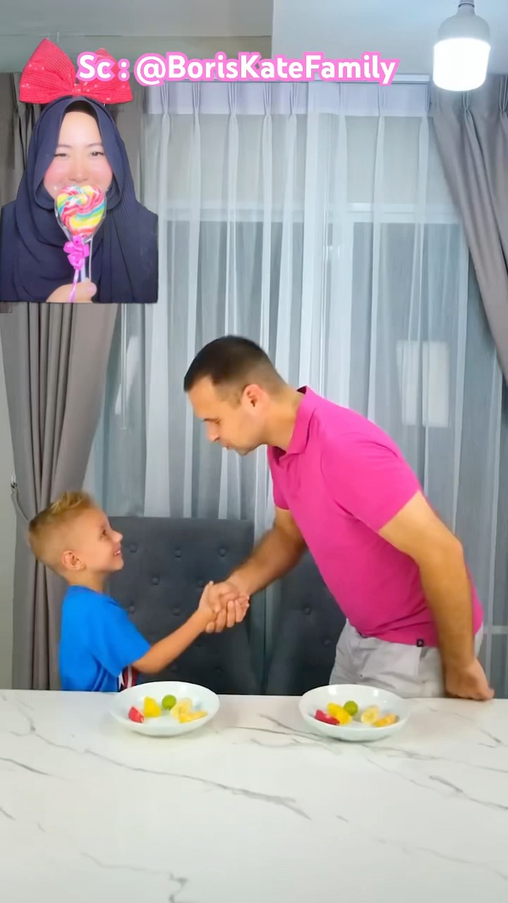 PAPA TERLALU BERSEMANGAT LOMBA MAKAN BUAH,sampai lupa kalau ada tusuk gigi⁉️? @BorisKateFamily