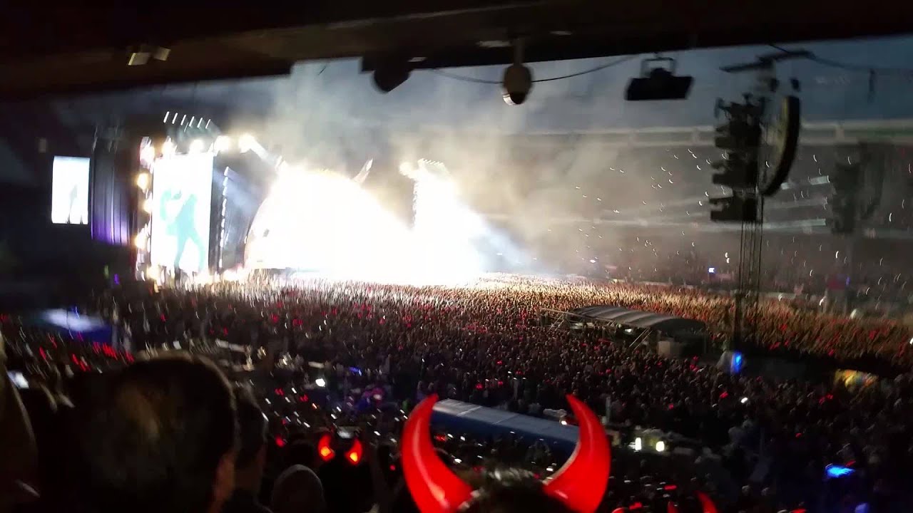 AC/DC Madrid 31/5/2015--- Intro + Rock or Bust - YouTube