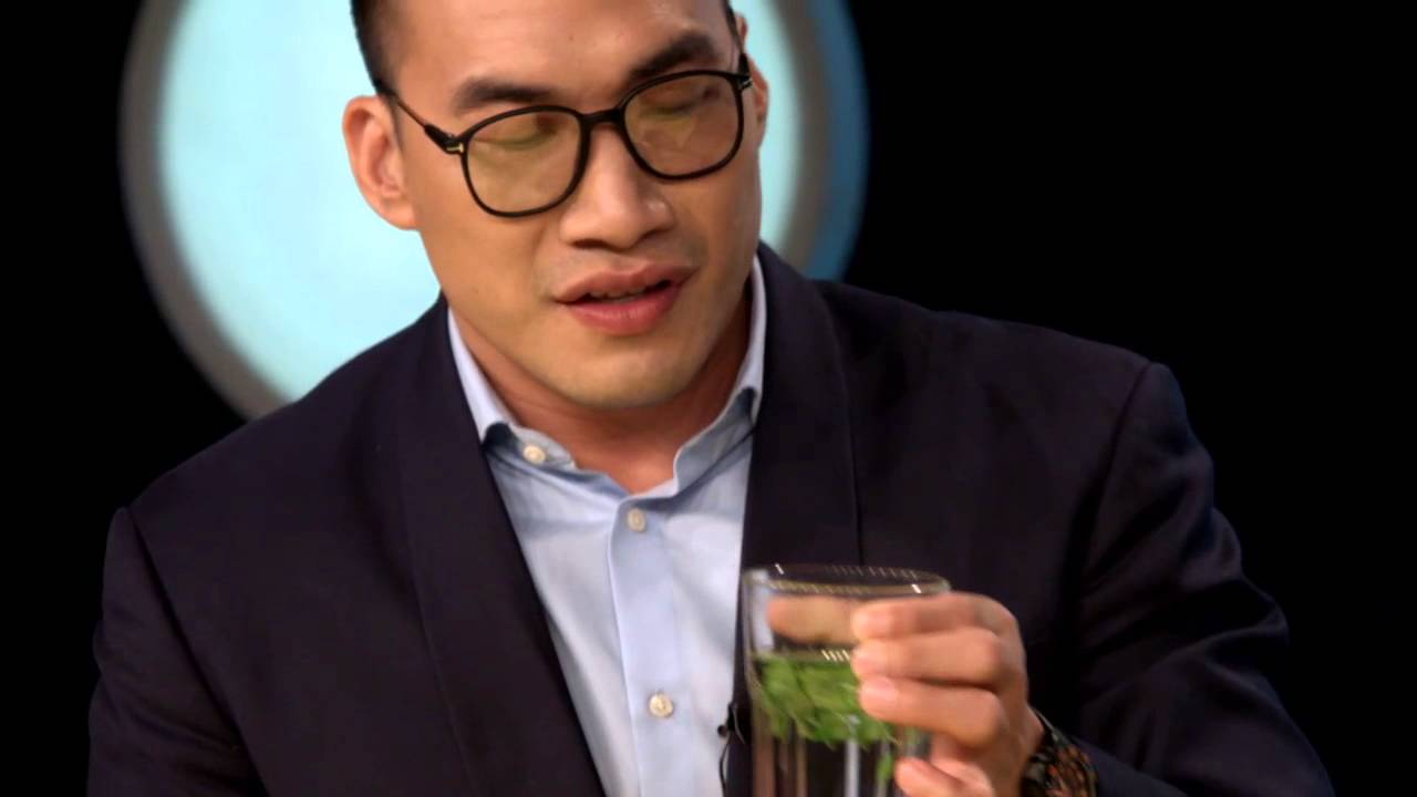 [Clip] ยาหมอบอก : อยากดื่มชาดีๆ มีประโยชน์ ไม่ต้องของแพง แค่ "ชาใบกะเพรา" จากหลังบ้าน คุณเองก็ทำได้