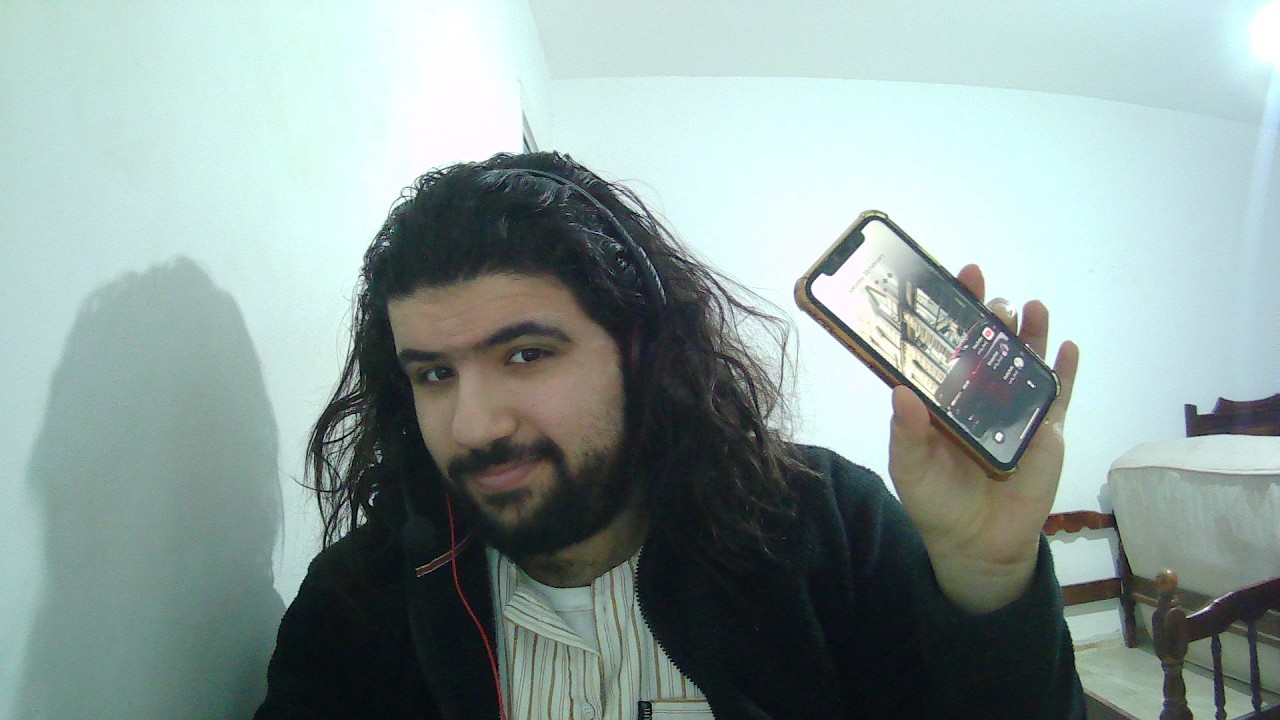 الحقيقة المرعبة وراء السوشيال ميديا: هل هي عدو أم صديق؟