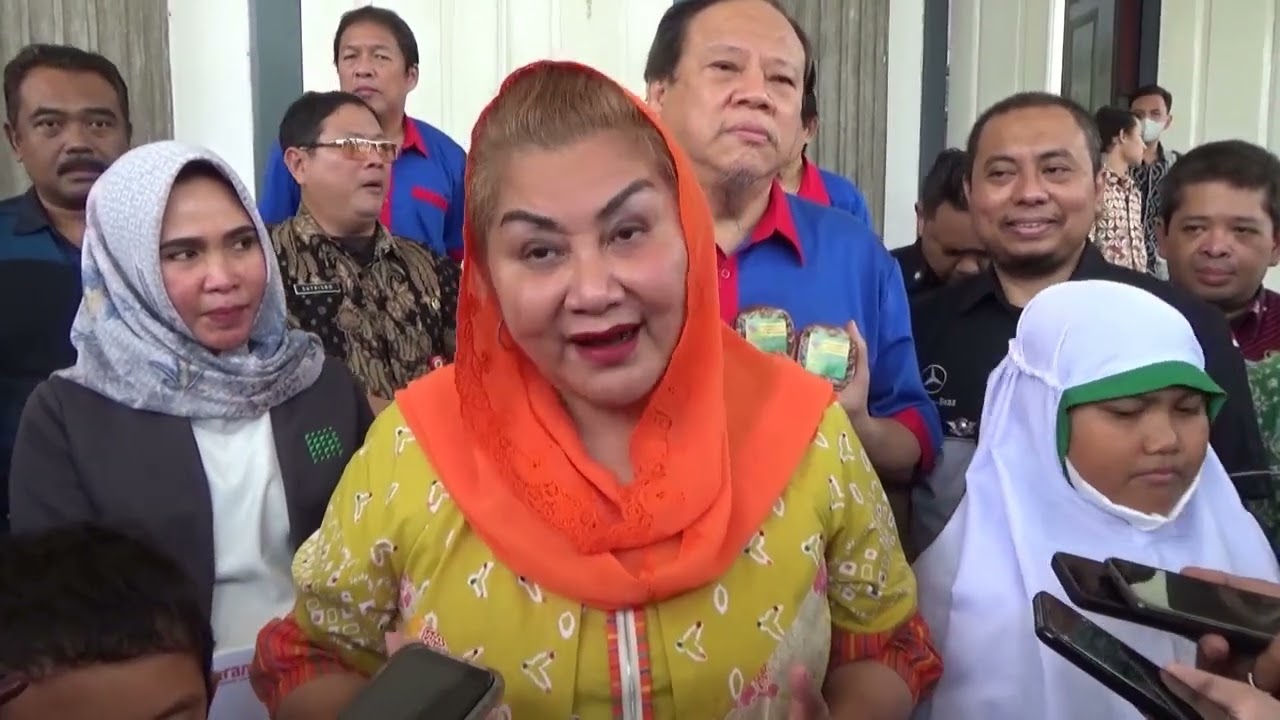 Siswa Terdampak Banjir Terima Bantuan Perlengkapan Sekolah