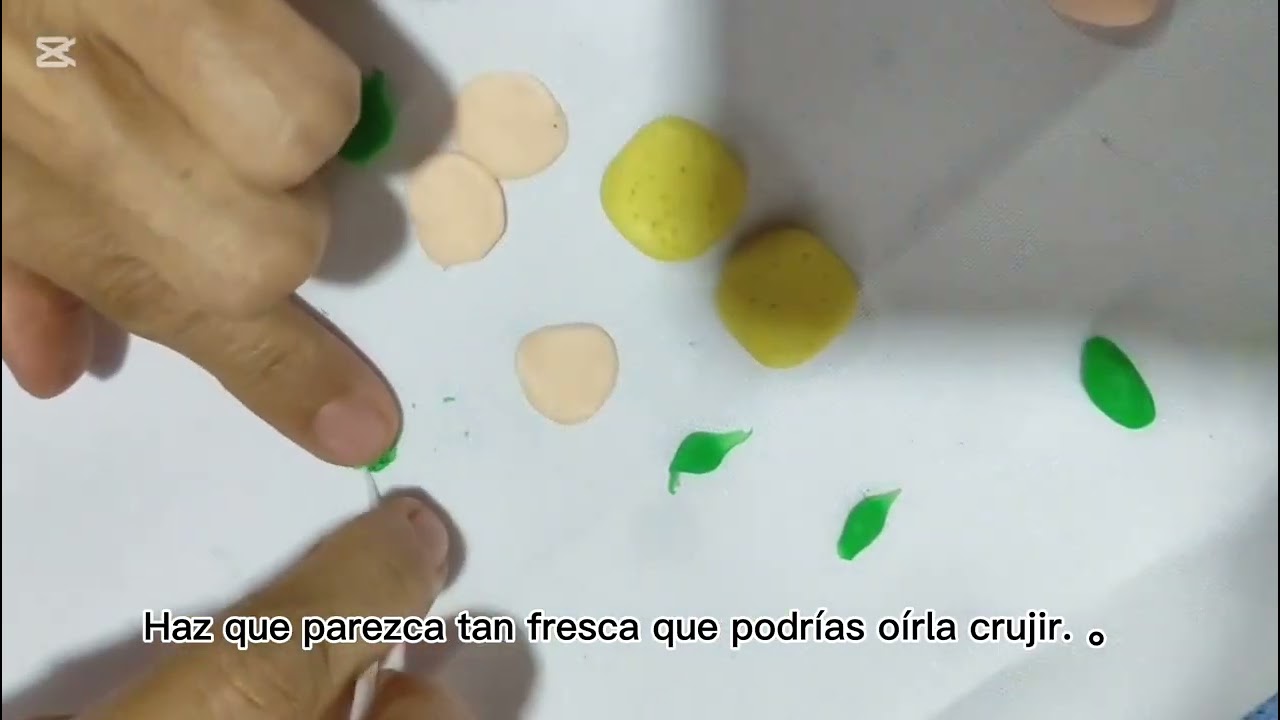 Un sándwich que no se come… ¡pero sí enamora! 😍Hecho a mano en porcelana fría.