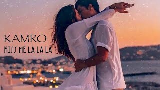 Kamro · Kiss Me La La La (Music Video) Resimi