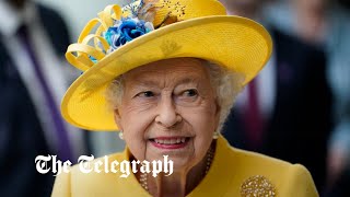 video: ‘One ticket for the Elizabeth line please’: Queen opens Crossrail and gets an Oyster card