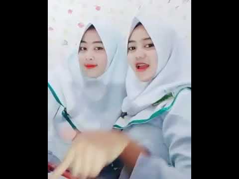 Jilbab hot goyang toket besar