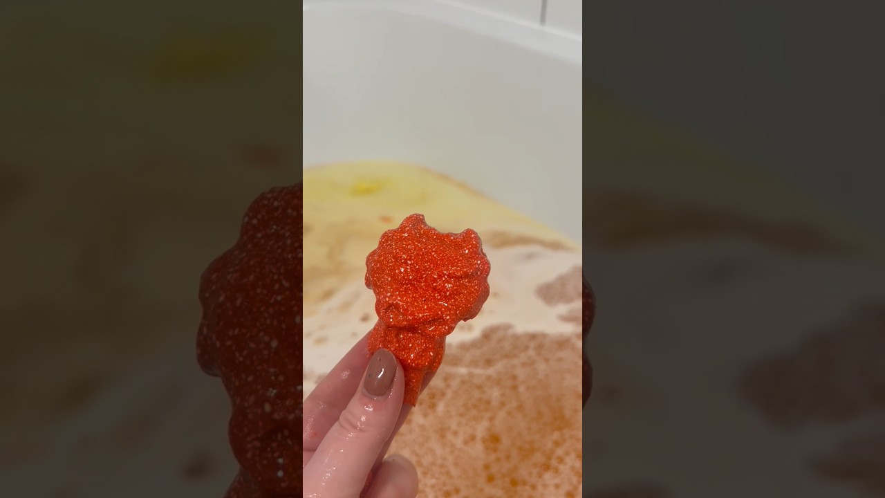 Demo of the Dragon Legend Reusable Bubble Bar from the February Lush Kitchen Box! 