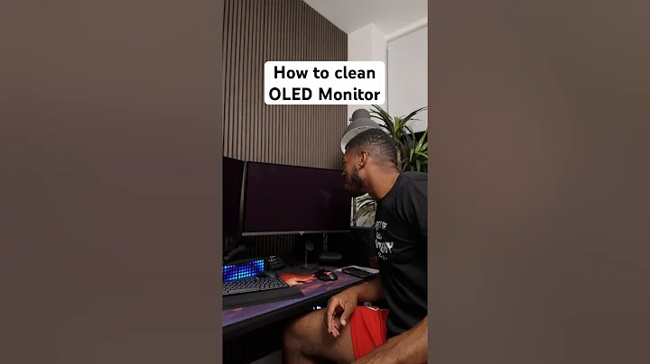 How NOT to Clean your Monitor 🙅🏾‍♂️