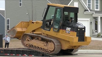 Off Loading a Caterpillar 953C Trackloader
