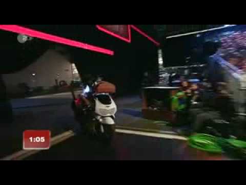 Wetten Dass... (05.12.09) - Michelle Hunziker Roller Crash