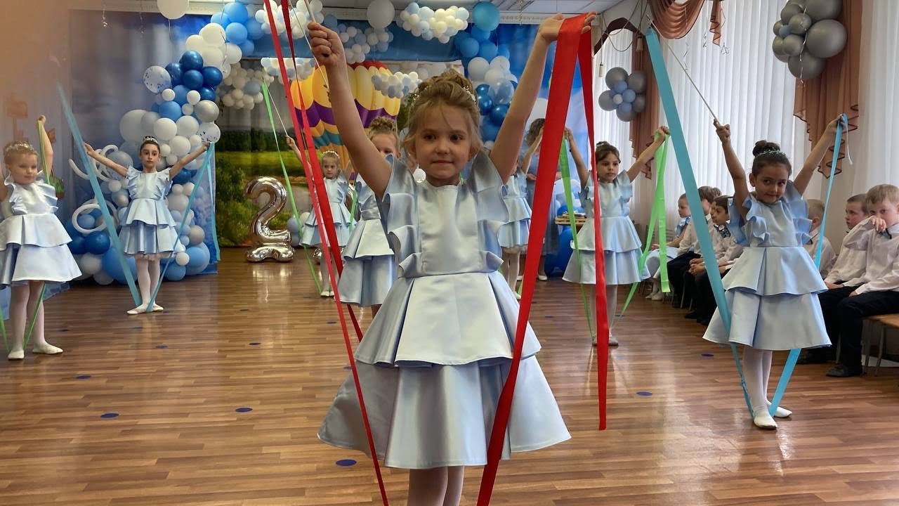 Танец с лентами🤸‍♀️ #выступление #детскийсад #выпускной #танец #детскийтанец