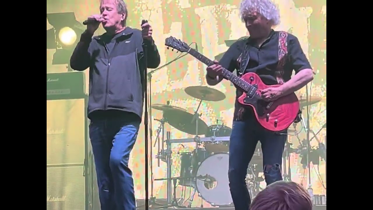 Eppu Normaali / Viides Toukokuuta / 3.9.2025 @Allaslive / @eppunormaalivirallinen 