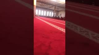 الكويت  أمام مسجد يبكي بعد قرار اغلاق المساجد  بسبب  كورونا