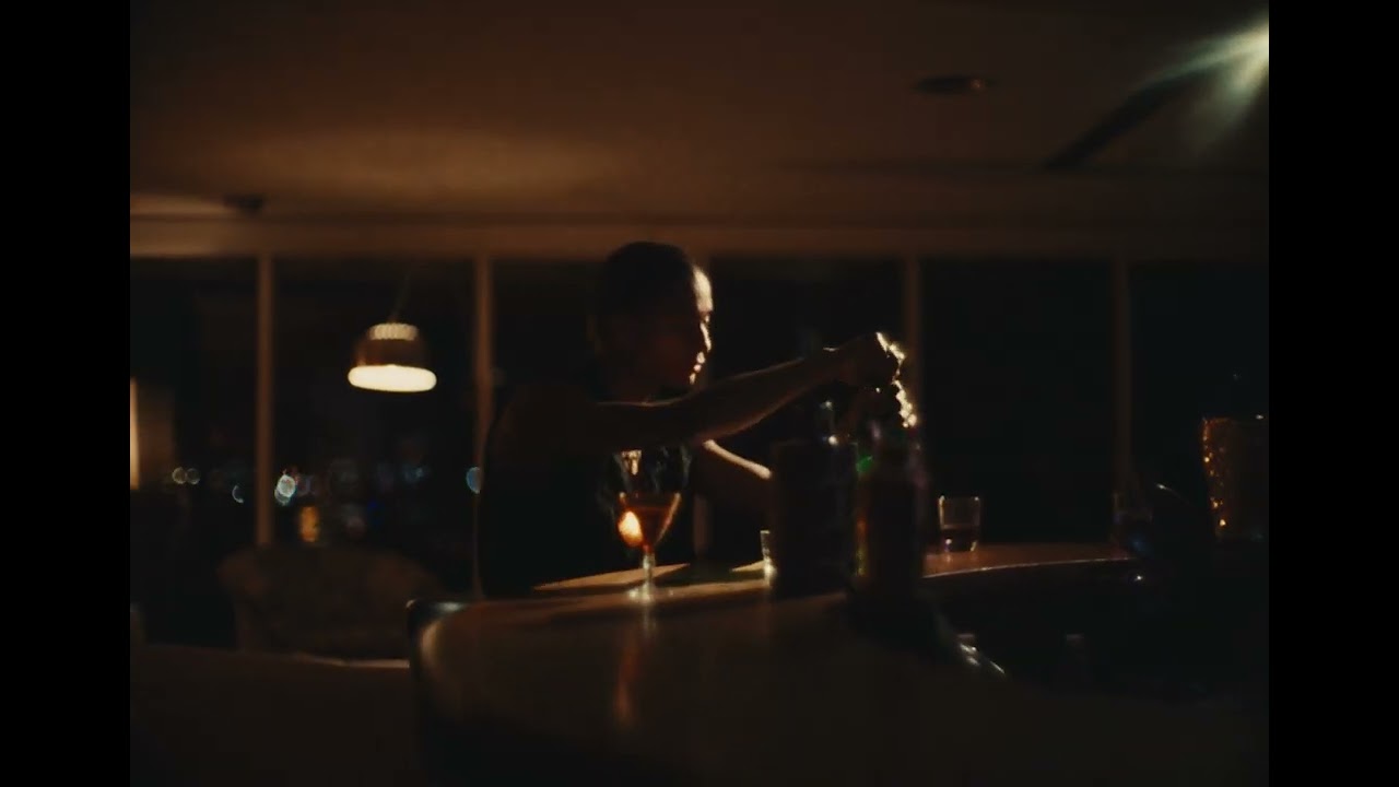 Amir Obe - BULLETPROOF (Official Visualizer) auf YouTube ansehen Amir Obe - BULLETPROOF (Official Visualizer) auf YouTube ansehen