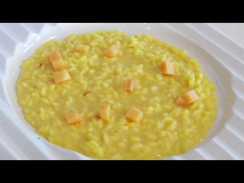 Chef in Cucina - Risotto cachi, zafferano e coni di parmigiano. (Gluten Free)