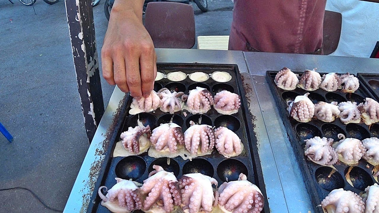 Takoyaki in thailand-Big octopus - YouTube