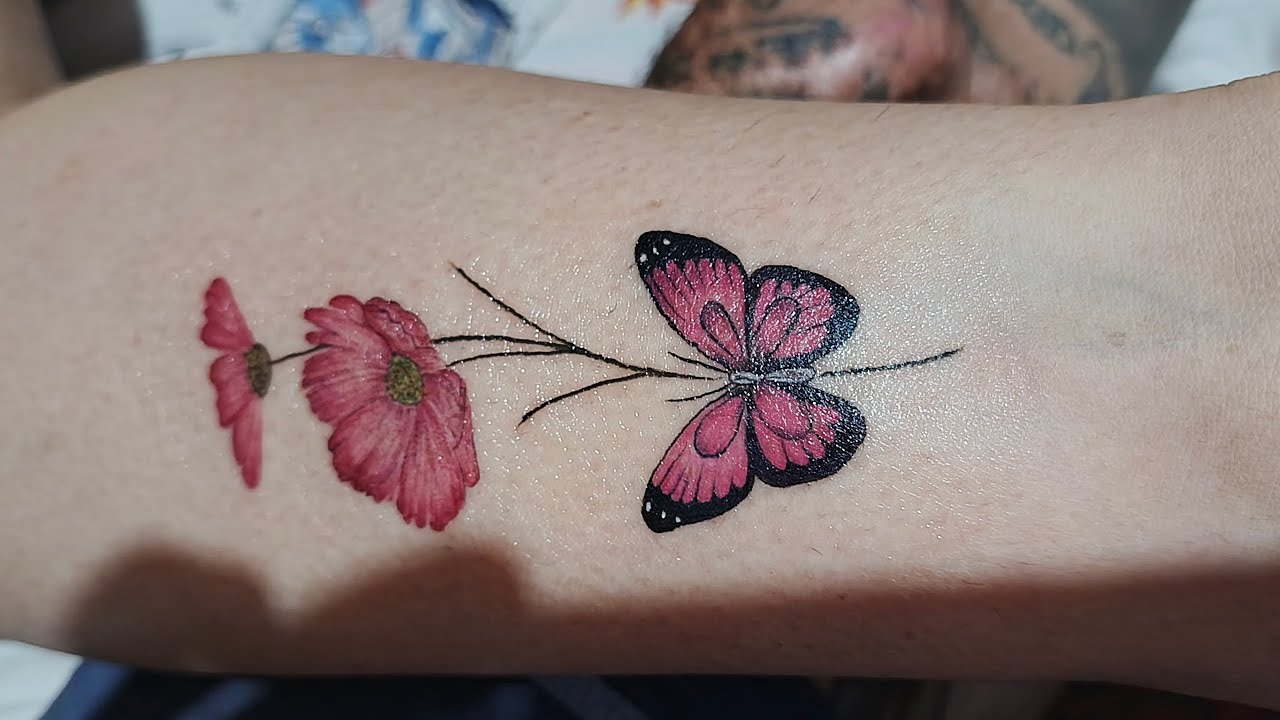 Tatuando rosa y mariposas con aguja 3rl y 7rl - YouTube