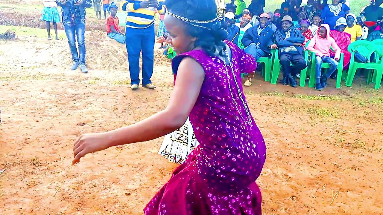 Mercy Mawia atumbuiza Kathonzweni WEDDING na Roseline Katungwa dance  