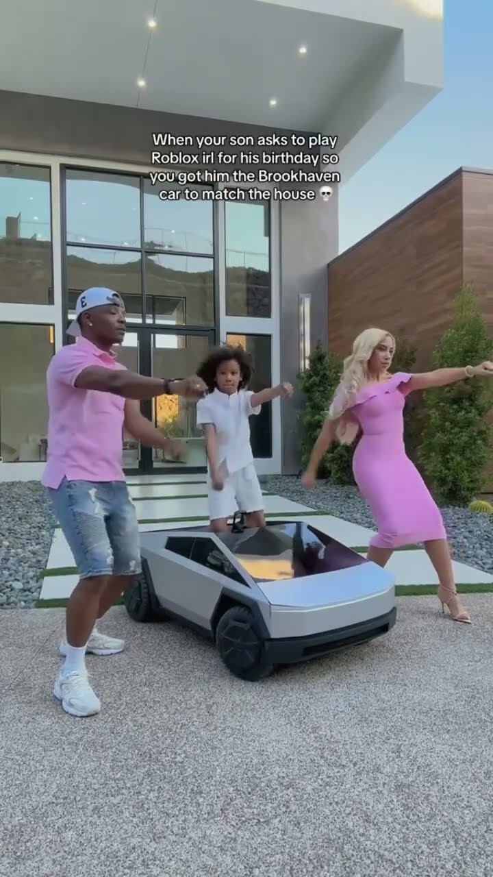 Mom and Dad gives son a Bloxburg House #shorts #family
