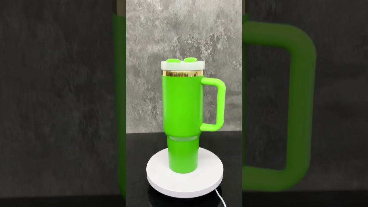 China RTS Mirror Gold Christmas Green Powder Coated H2.0 40oz Tumblers with Grinch Laser_GGblanks