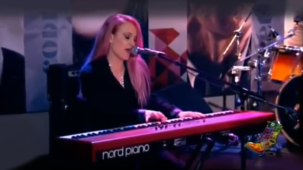 LIA HIDE - Κορίτσια με Σμόκιν - Ράδιο Αρβύλα