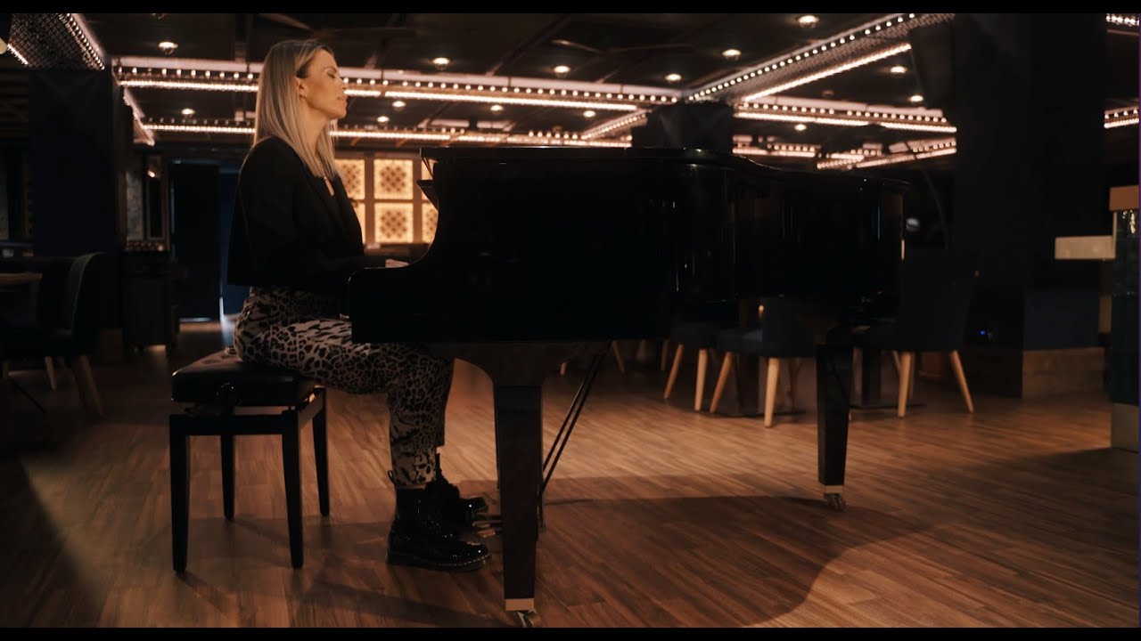 YouTubeでJIA MILES - LLORA / Official Videoを視聴 YouTubeでJIA MILES - LLORA / Official Videoを視聴