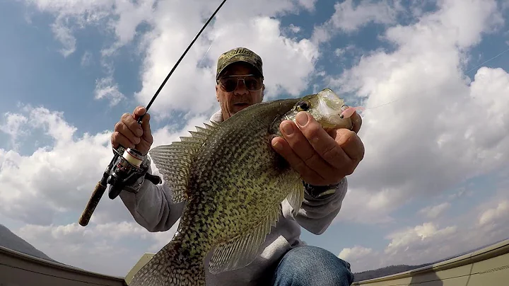 Pre-Spawn Crappie Fishing With The Ultimate Crappie Jig Head!
