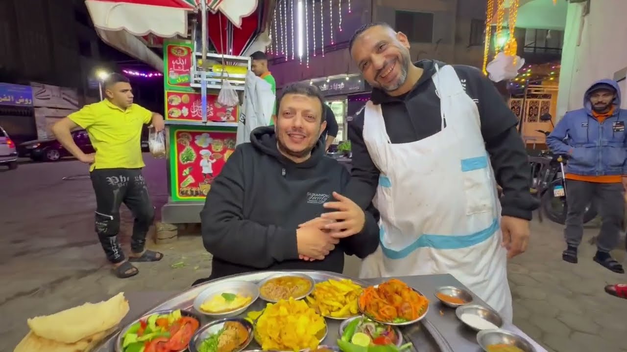 في حواري روض الفرج الصنية تكفي ١٠٠ وعليها بطاطس جمبري مقليه