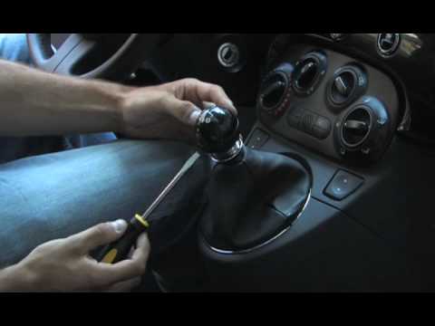 Video: Ima li Fiat 500 matice za blokiranje kotača?