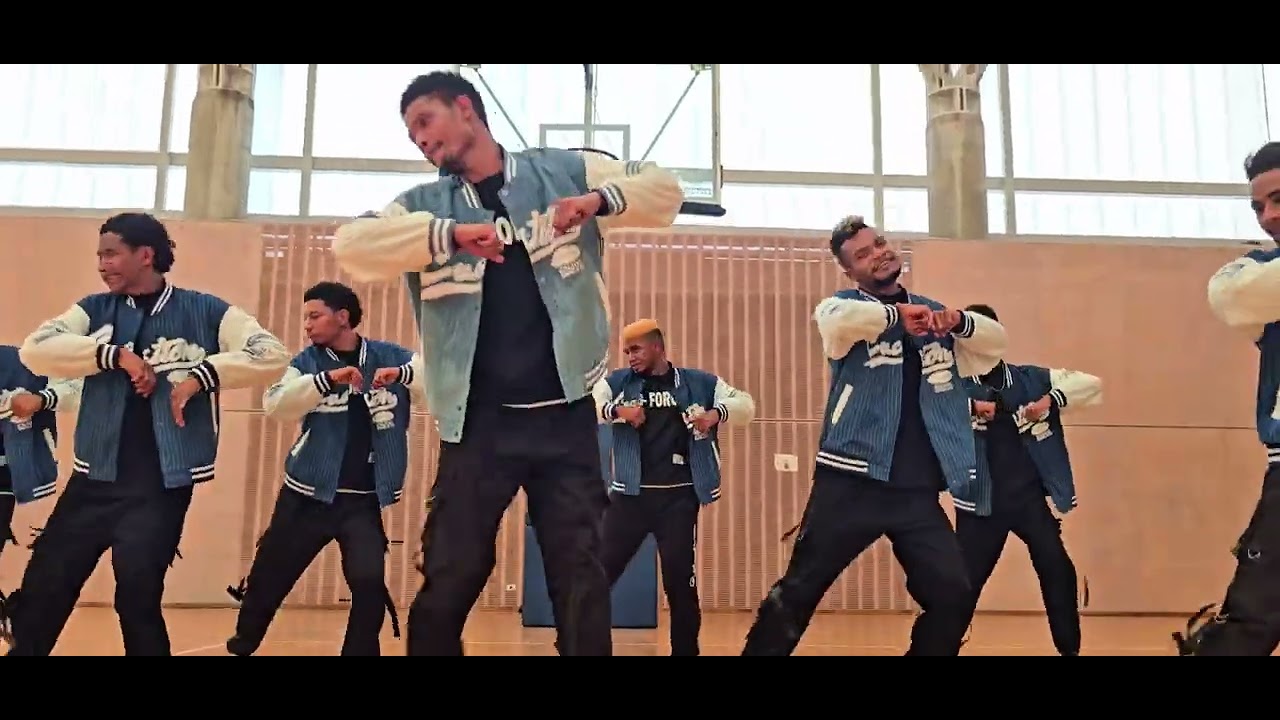 Dance Trend | Teach Me How To Dougie | Soulja Boy - YouTube