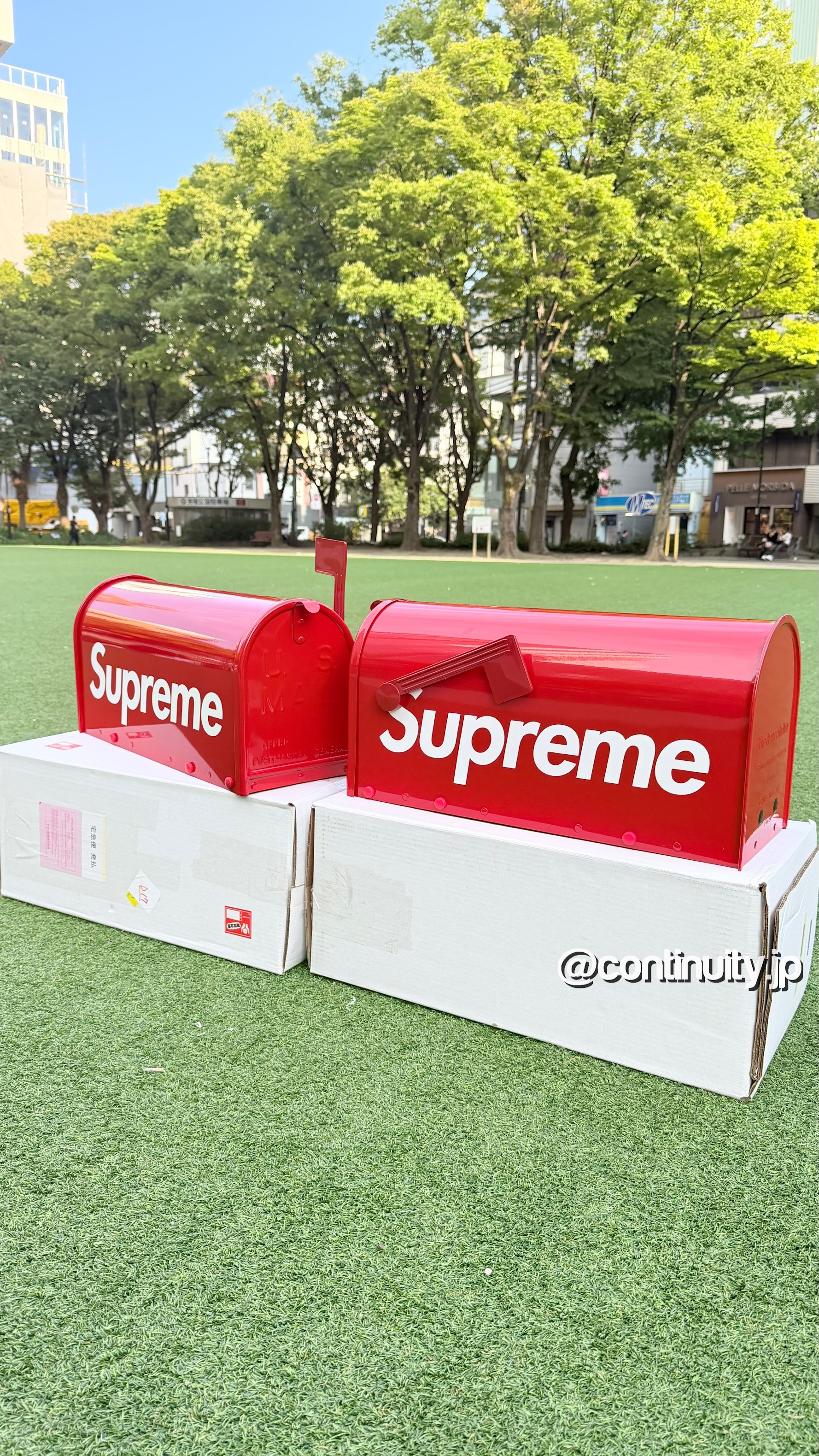 SUPREME x GAINES MAILBOX 📬🔥 Statement home piece! #supreme