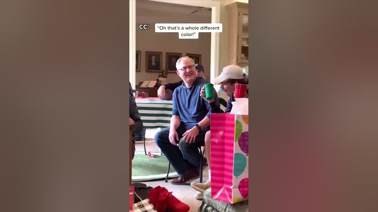 They surprised their grandpa with colorblind glasses 👏❤️