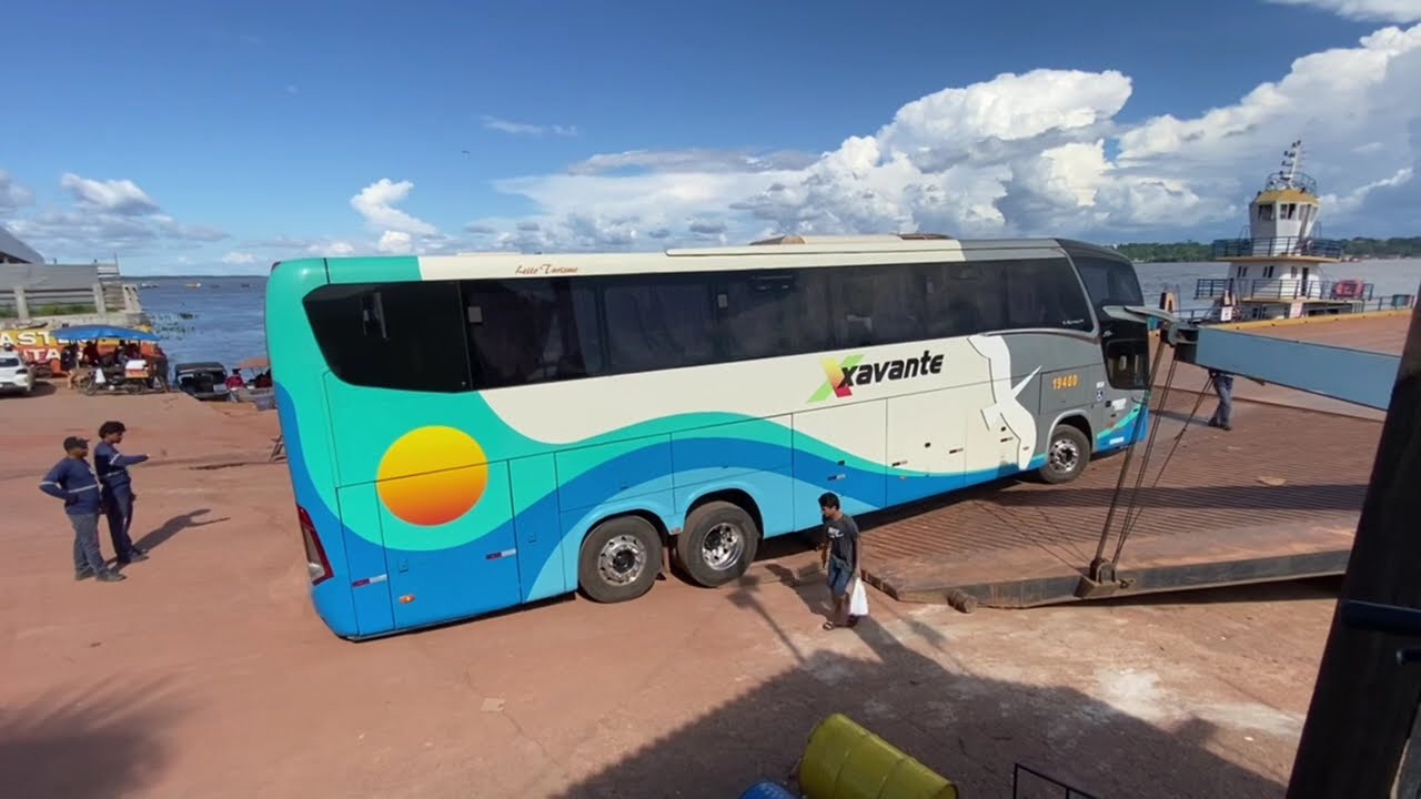 Ônibus engatou no chão e arrastou subindo na balsa