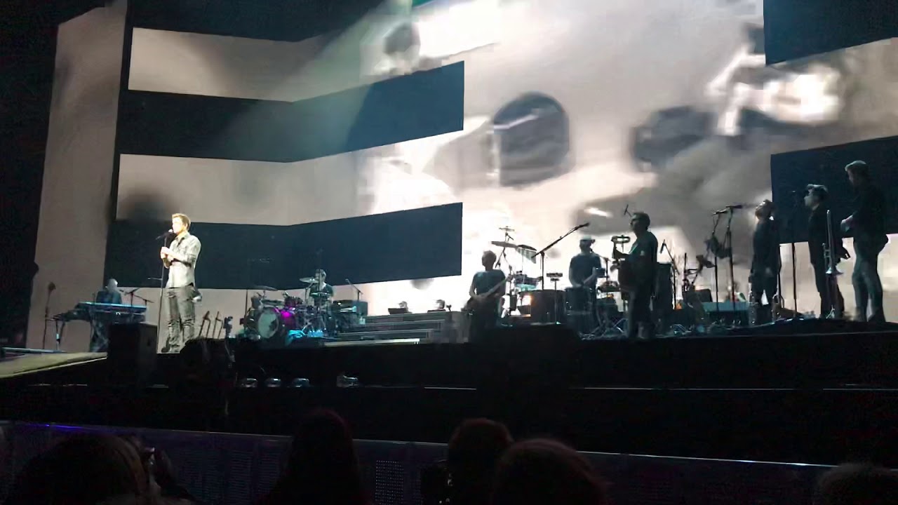 Niels Destadsbader “speeltijd” live in het sportpaleis