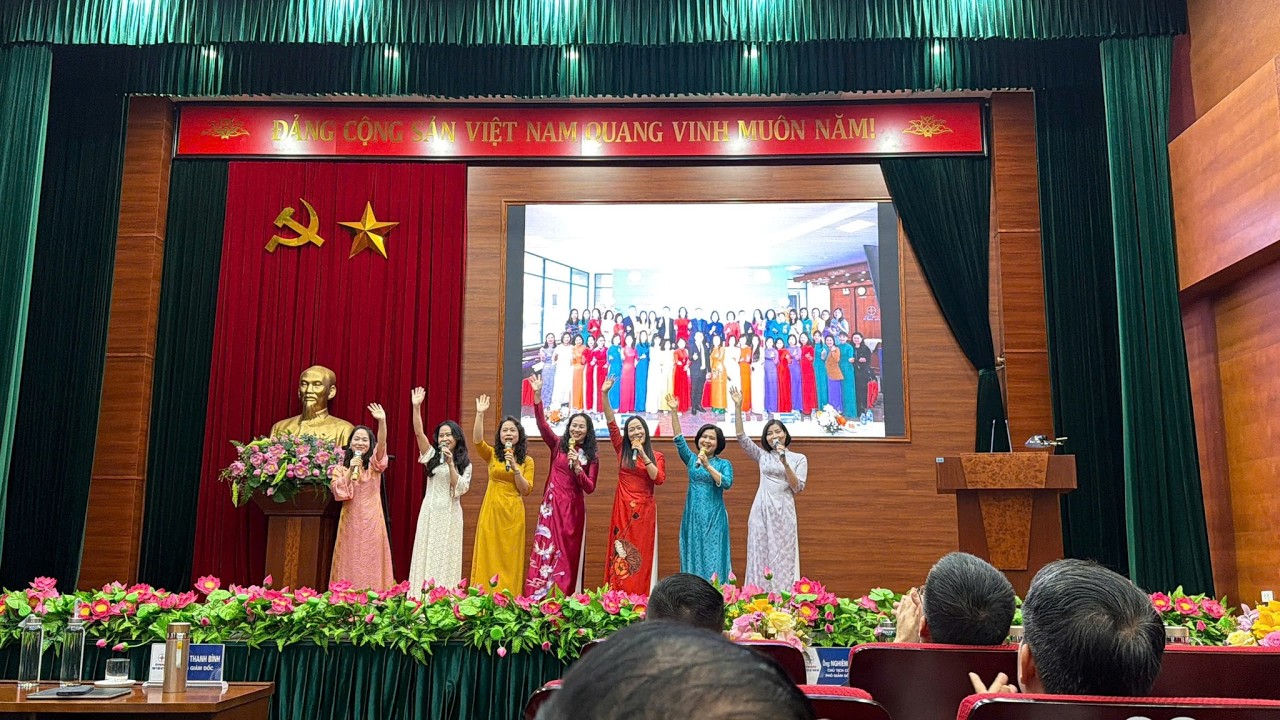 CÔ GÁI ÁO CAM- sáng tác: Vũ Tiến Dũng- thể hiện: Ban nữ công PCTH