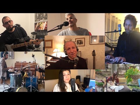 דני סנדרסון והלהקה מדינה קטנה בהסגר 