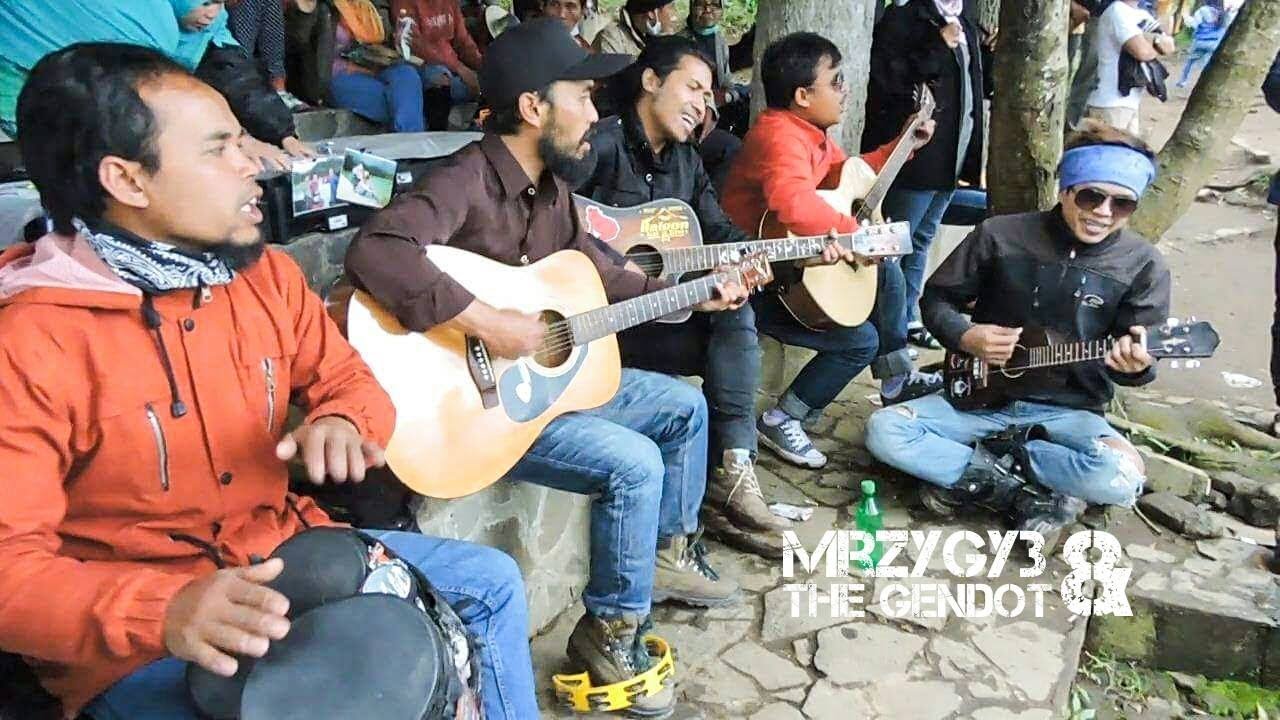 Stasiun Balapan Acoustic Pengamen Jos The Gendhot
