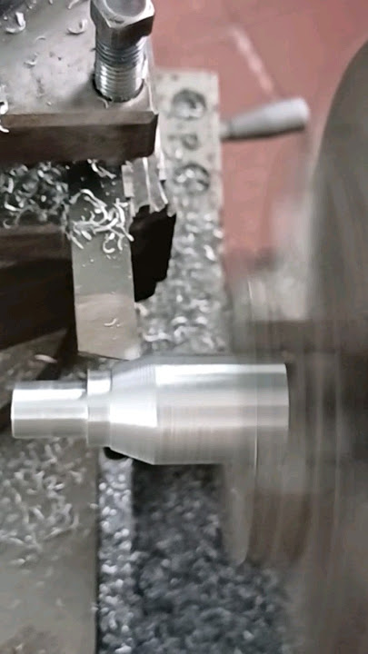 proses pembubutan tirus dengan mesin bubut #lathemachine #teknikmesin #shorts