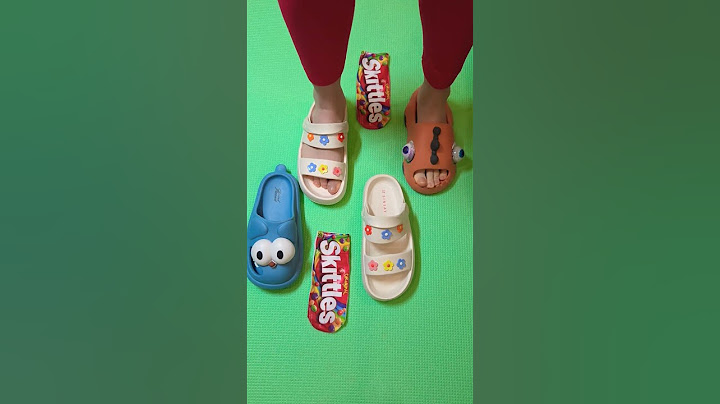 Super cool giant slippers 🦶🦵eye sandals for her 👁🙂#love #trending #slippers #viralvideo