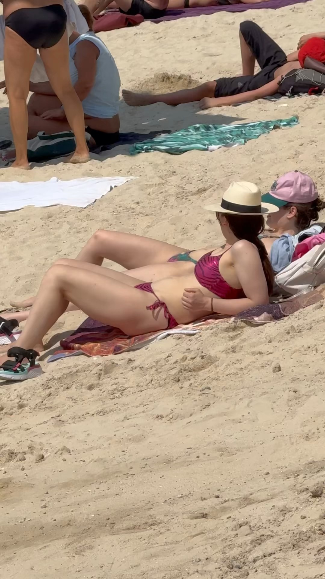 ?? Dubai Marina Beach A Hot Day at