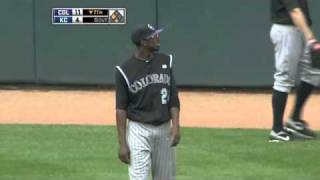 2010/05/23 Fowler loses his glove