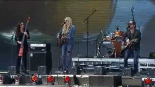 Holly Williams - Let You Go (Live at Farm Aid 30)