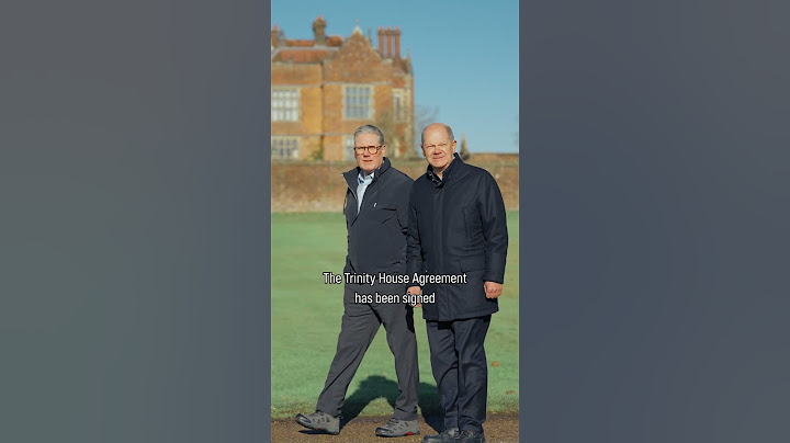Keir Starmer shows German Chancellor Olaf Scholz around Chequers