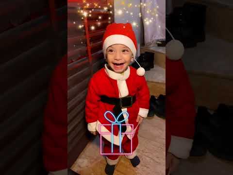 فيديو: هل هدايا من بابا نويل أم من والديها؟