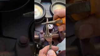 The biker trick nobody expects to work #GarageTips #CleverIdeas #mustknow