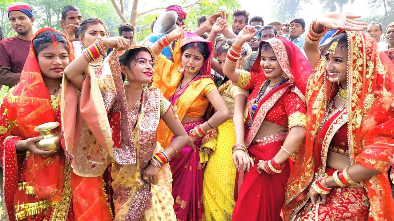 मंदिर पर के डांस, गांव के बियाह मे ये औरते क्या मस्त नाच रही हैं। |IMR Films
