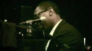 Video thumbnail of "pj morton -mountains and molehills LIVE"