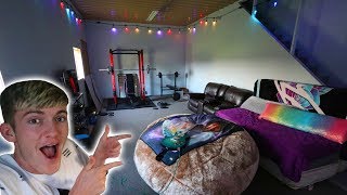 I MADE THE ULTIMATE HANGOUT ROOM!