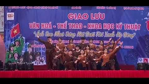 Tiết mục văn nghệ của cô và trò Trường THCS Nguyễn Trãi/Hà Đông tại Trung tâm ĐT&BDNV Cảnh sát biển.