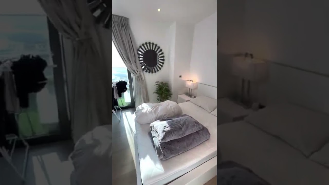 Contemporary studio flat on 48th floor at Wardian London E14